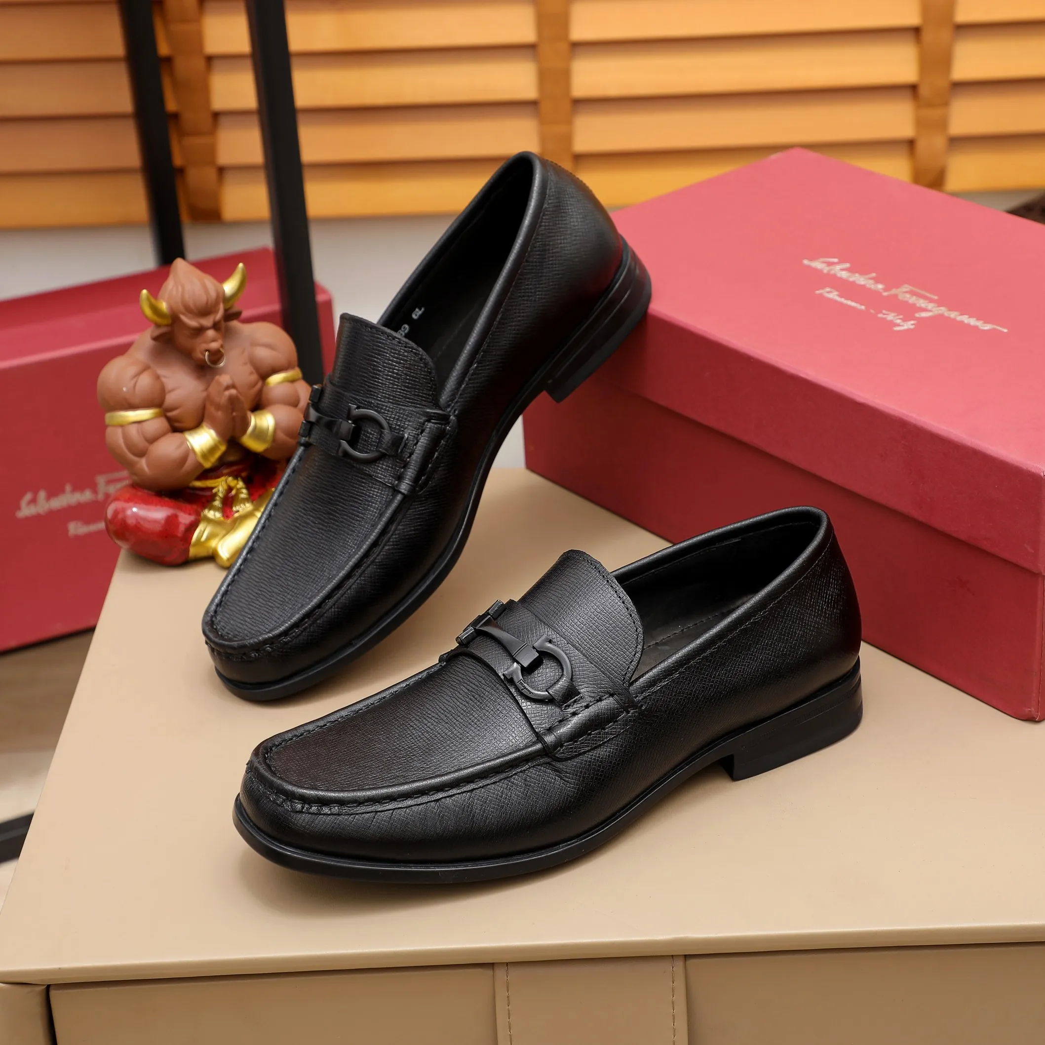 Men's shoes 💰540 🕷🕷🐂【Ferragamo】Ferragamo Popular fashion casual shoes🇨🇳Official website counter 1:1 production, original mold opening💯Good quality visible, imported high-end first-layer pebbled calfskin, water-dyed🐂leather lining🌿very clear texture, high-quality waterproof, non-slip and wear-resistant outsole🎋high quality and low price, truly handmade🍓black, coffee color, 2 colors available! Code number 38-45……